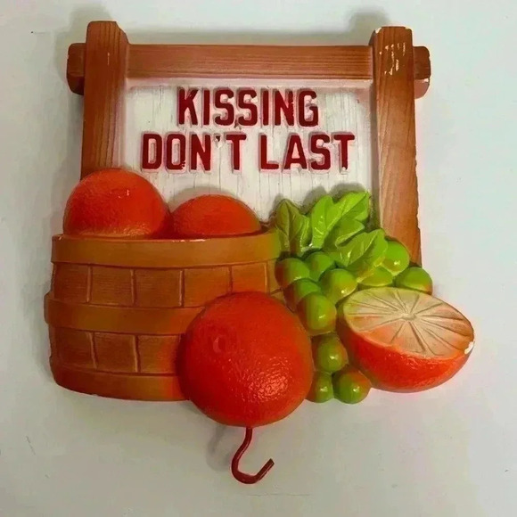 Set of 2 1982 Miller Studio  chalkware decorative kitchen wall plaques - Picture 3 of 8